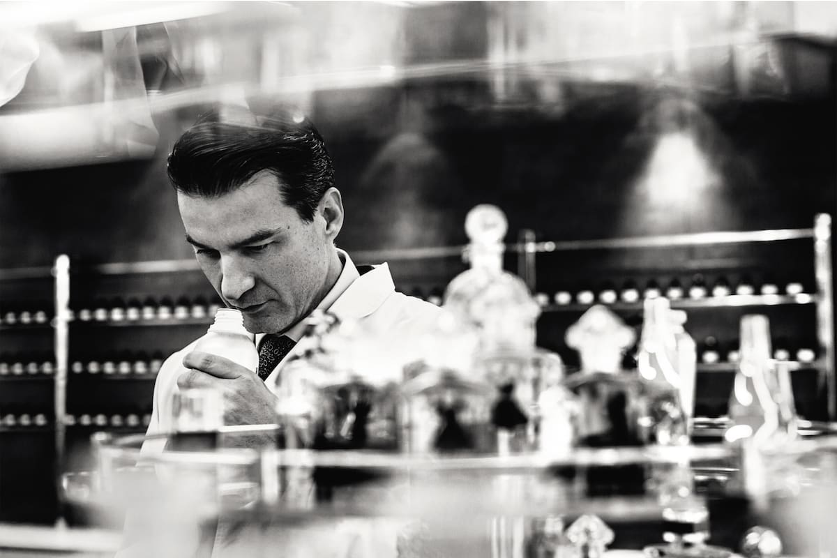 Aunque lo parezca, Wasser no es francés, sino un suizo que estudiaba botánica hasta que la perfumería se cruzó en su vida.