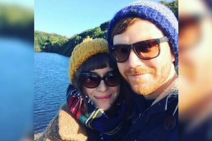 Aunque Lorna no pueda aspirar o cocinar, escucha a Rob cuando necesita descargarse sobre su día
