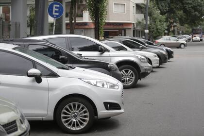Aunque los dueños de los autos creen que cierran las puertas, los delincuentes actúan a distancia para bloquear la alarma y el sistema centralizado