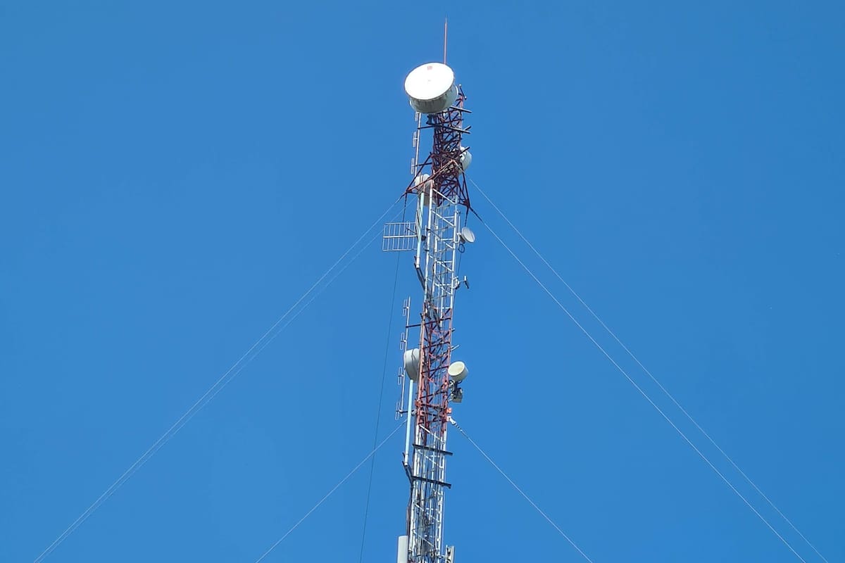 Aunque los estudios confirman que el uso de redes 5G no tiene impacto físico en las personas, persisten las teorías conspirativas que lo posicionan como una tecnología dañina