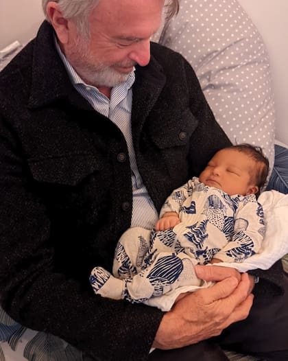 Aunque mantenía su vida privada bajo perfil, en 2021 Sam Neill mostró a su nieto Nahlo, que había nacido dos semanas atrás. “No suelo exponer a mi familia en las redes sociales. Excepto cuando son recién nacidos. Este es mi nieto Nahlo, el niño más maravilloso", dijo en Instagram