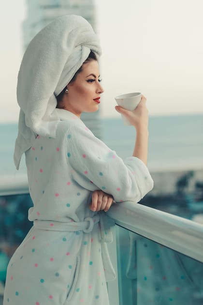 Aunque muchos piensan que las toallas de algodón son las mejores para secar su cabello, la verdad es que no son las más recomendables (Foto de carácter ilustrativo: PEXELS)