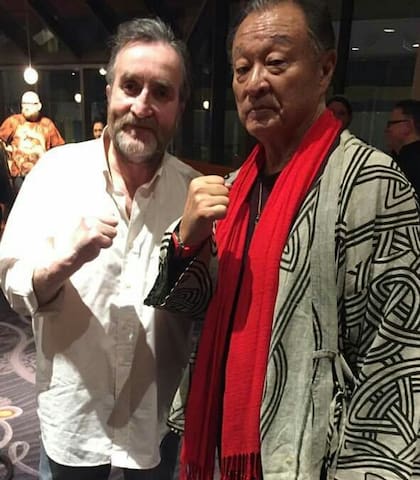 Aunque nació en Tokio, Tagawa creció mayormente en el sur de Estados Unidos, ya que su padre, oriundo de Hawái, fue destinado a distintas bases del Ejército