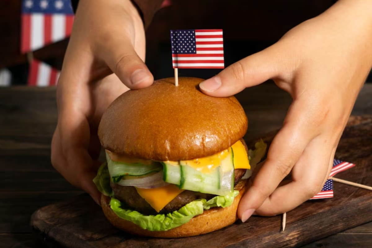 Aunque no hay una razón oficial para elegir esta fecha, se convirtió en una tradición celebrar el Día Nacional de la Hamburguesa el 28 de mayo