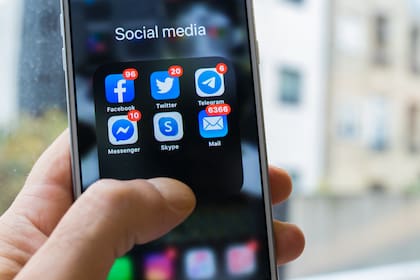 Aunque no se publique en las redes sociales, un comentario desafortunado en un chat o un mensaje entre amigos y familiares puede terminar con una captura publicada en Internet