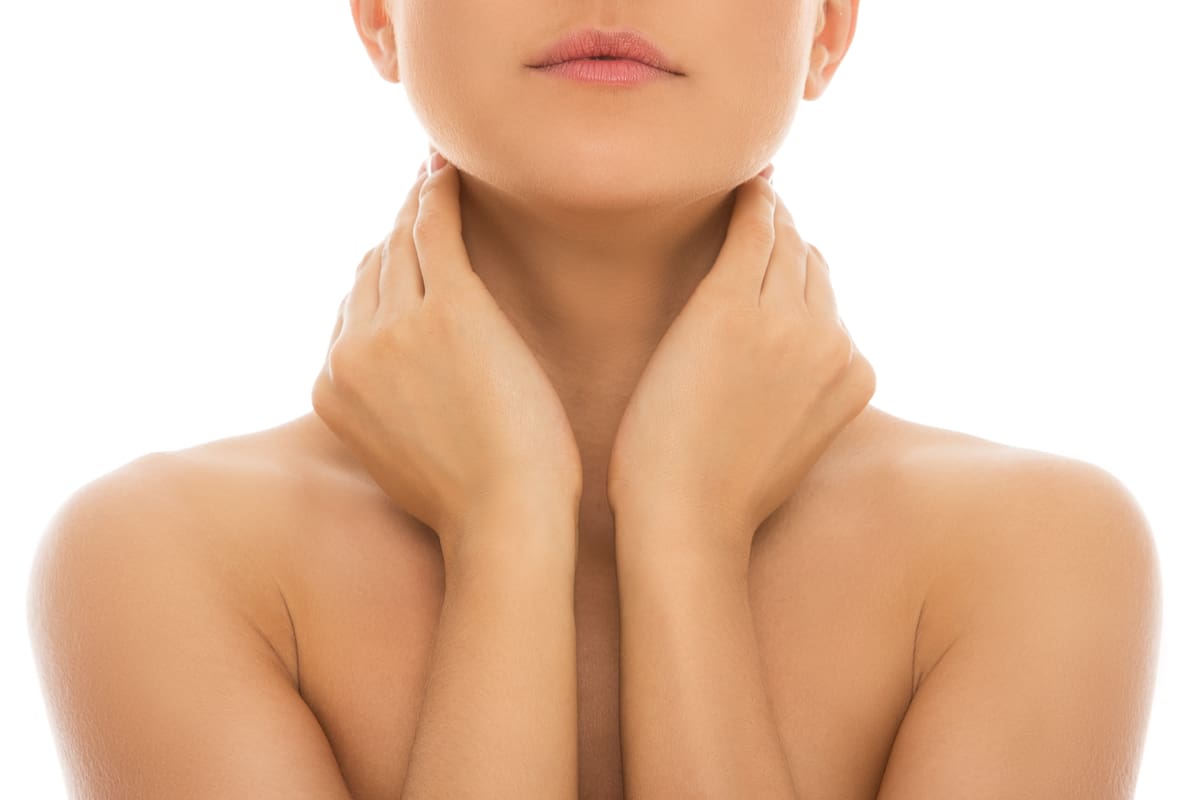 Aunque pueden aparecer en diferentes áreas del cuerpo, entre los 25 y los 30 años una de las zonas más frecuentes donde se ven las primeras verrugas es el cuello