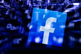 "Manchada de sangre": exempleada denuncia campañas de manipulación en Facebook