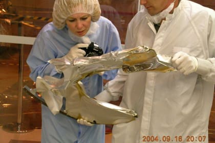 Aunque sufrió graves daños, la cápsula de la nave espacial Génesis permitió analizar algunas de las muestras recolectadas sobre la composicón del Sol
