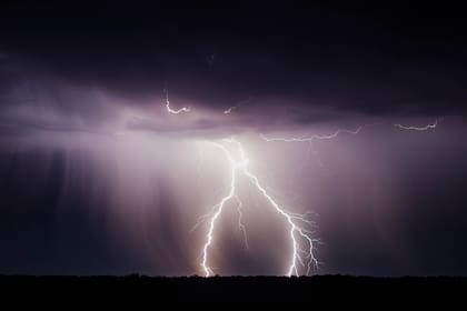 Aunque tienen la reputación de ser mortíferos, la mayoría de las personas que es alcanzada por un rayo sobrevive, pero no sale ilesa