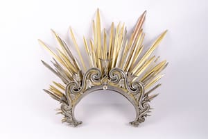 Aureola de plata, de José Boqui (Buenos Aires, 1799), es la obra más antigua con la identificación de su autor en la historia de la platería argentina