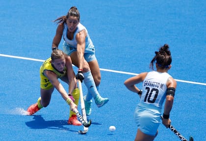 Maccari se aplica a la marca en el partido ante Australia