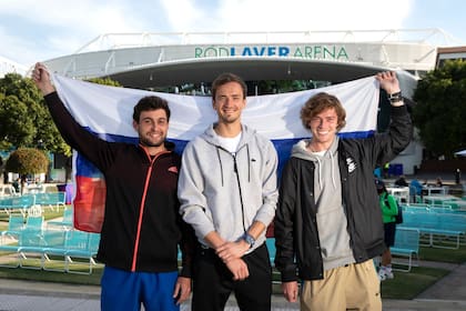 En Australia, la bandera rusa en alto para Karatsev, Medvedev y Rublev: por primera vez hay, al mismo tiempo, tres jugadores de ese país en los cuartos de final de un Grand Slam.