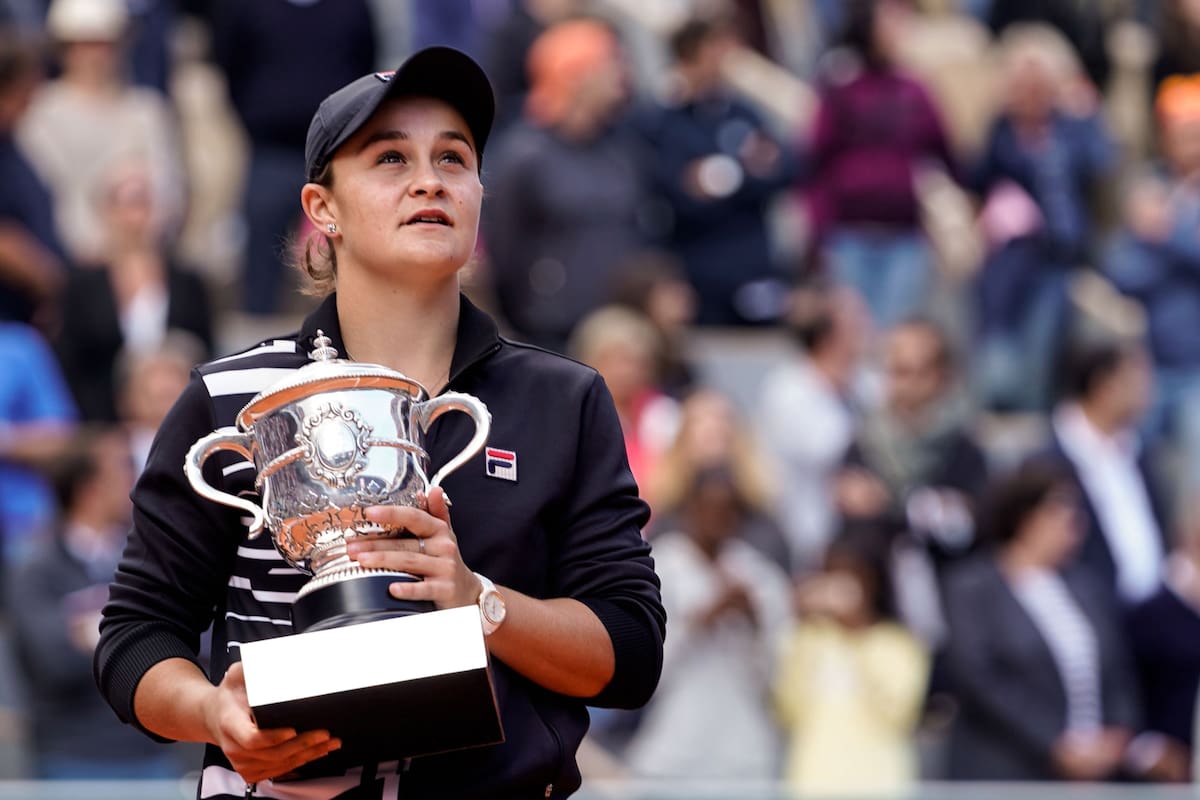 Australias Ashleigh Barty poses with the trophy Suzanne Lenglen after winning against Czech Republics Marketa Vondrousova at the end of the womens singles final match on day fourteen of The Roland Garros 2019 French Open tennis tournament in Paris on June 8, 2019. (Photo by Kenzo TRIBOUILLARD / AFP)