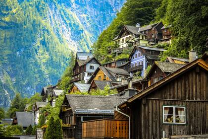 Austria, Europa, es famoso por sus villas rodeadas de montañas