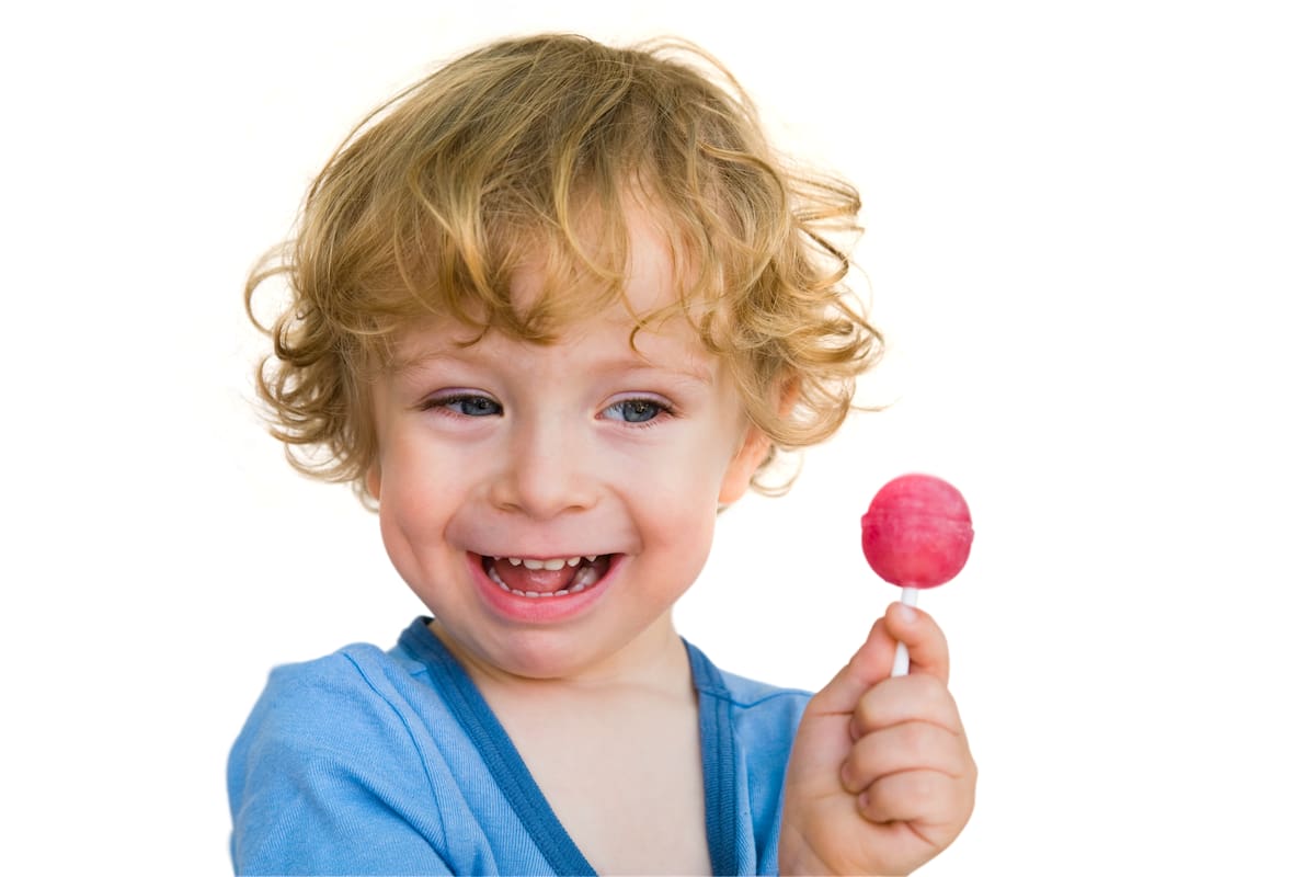 Austria prueba un test de coronavirus con forma de chupetín para niños y niñas; fue probado en un grupo de pequeños de una guardería de Viena, con el objetivo de evitar la propagación del virus.