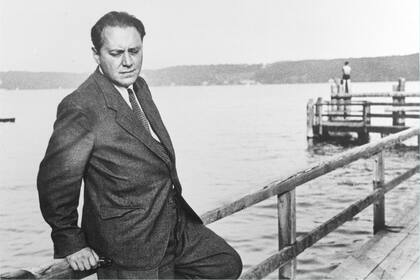 Austrian-Hungarian author √ñd√∂n von Horv√°th. Staffelsee. Bavaria. August 1936. Photograph (Photo by Imagno/Getty Images)