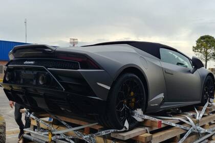 Uno de los autos más caros del mundo, el Lamborghini Huracán Evo Spyder, aterrizó en el país