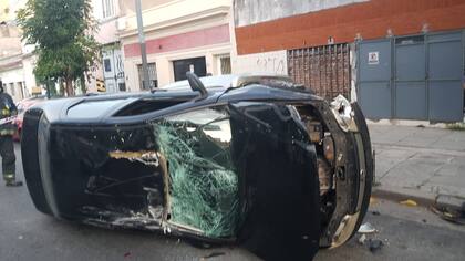 Floresta, una mujer chocó a varios autos, volcó y mordió a los policías que intentaban detenerla