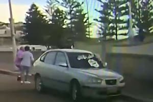 Auto de los atacantes de Sídney, que tenían la bandera de Estado Islámico, en el ataque de Australia