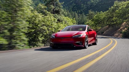 Auto Tesla Model S (X @Tesla)