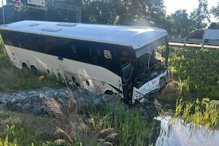 Autobús choca contra autos en Virginia, matando a cinco personas e hiriendo a 34