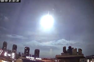 Autoridades aseguraron que cayó un meteorito, en Kiev, Ucrania