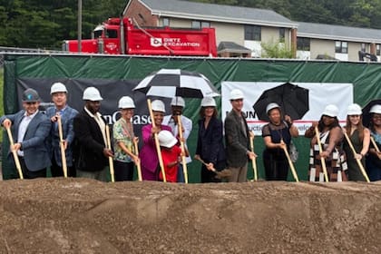 Autoridades de la ciudad de Kingston estuvieron presentes en el arranque de las obras