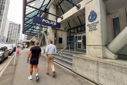 Autoridades: Dos policías vietnamitas agredieron sexualmente a dos mujeres en Nueva Zelanda