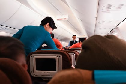 Autoridades estadounidenses han promovido reformas para favorecer la seguridad de los pasajeros, como en 2001 cuando declararon obligatorio equipar las aeronaves comerciales con desfibriladores
