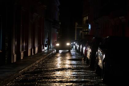 Autoridades exigen respuestas mientras Puerto Rico trata de recuperarse de otro apagón