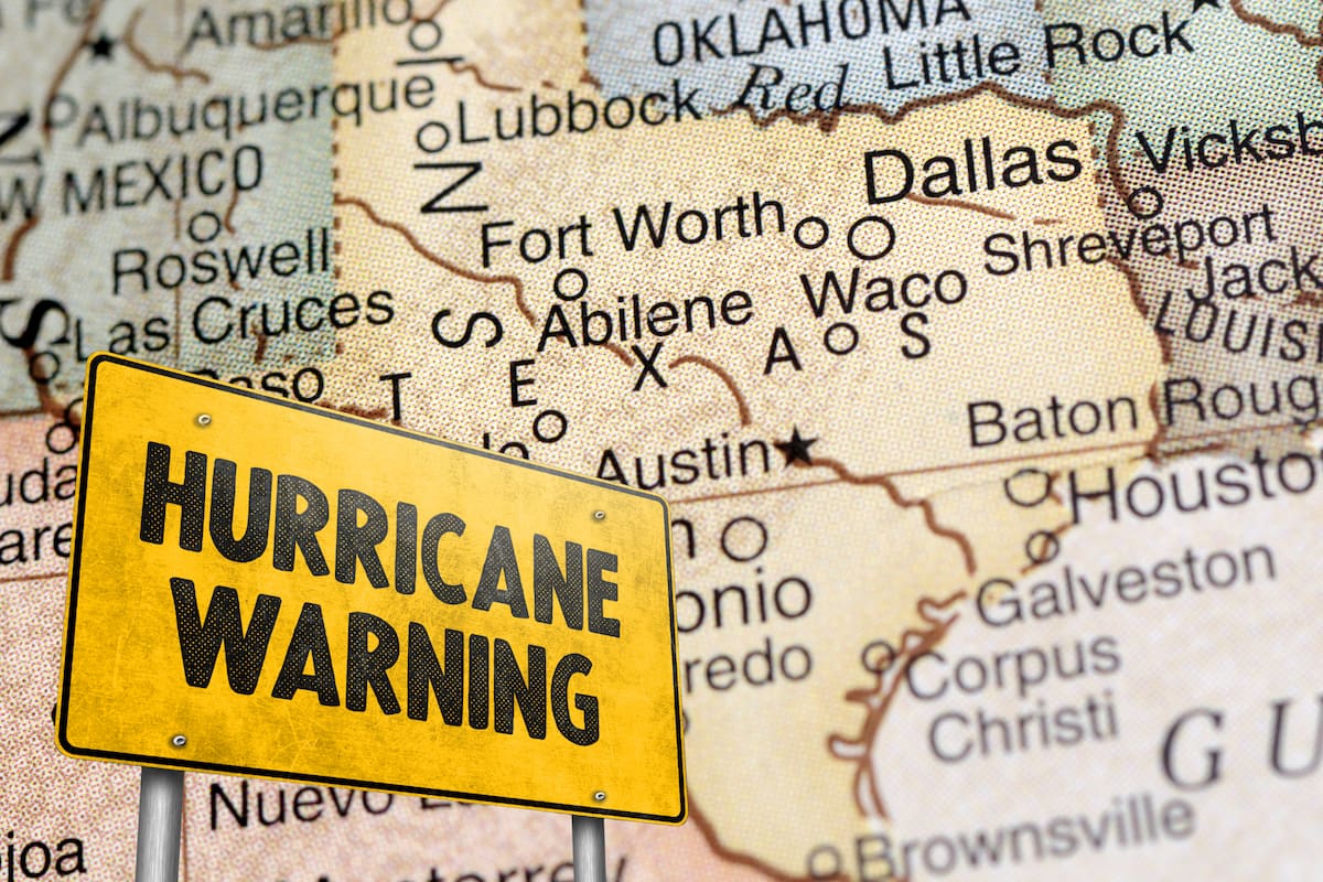 Autoridades y empresas de servicios públicos en Texas aceleran los trabajos de infraestructura y prevención ante el inminente inicio de la temporada de huracanes en el Atlántico