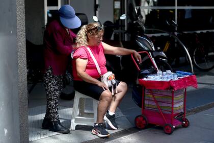 Autoridades y expertos coinciden en que es fundamental mantener las precauciones frente a las altas temperaturas; las recomendaciones incluyen hidratarse adecuadamente