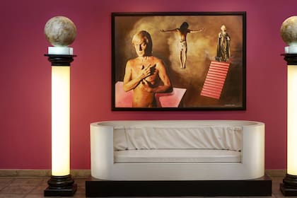 Autorretrato de Federico Klemm con columnas y sillón diseñados por él