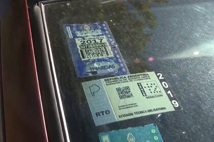 Autos con obleas apócrifas