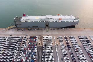 Por qué se están acumulando los autos en los puertos
