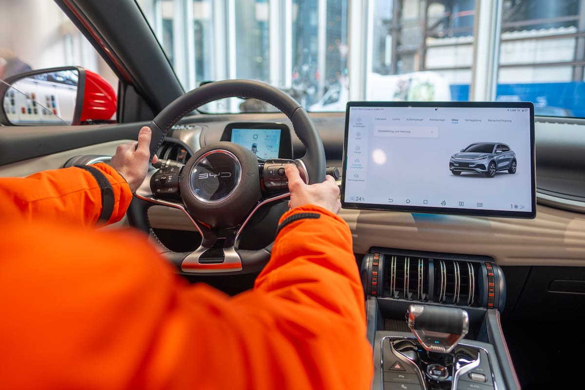 Autos eléctricos más baratos que los de combustión interna: los precios de las baterías chinas bajaron y lograron lo que todos creían imposible