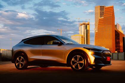 Autos electrificados en California perderán un beneficio en octubre (Unsplash)