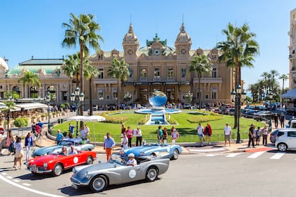 Autos exclusivos, moda y el tradicional casino en Montecarlo