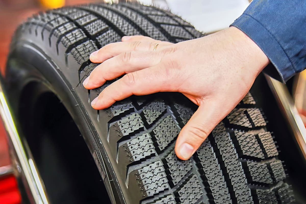 Autos: ¿las llantas nuevas se deben poner adelante o atrás?