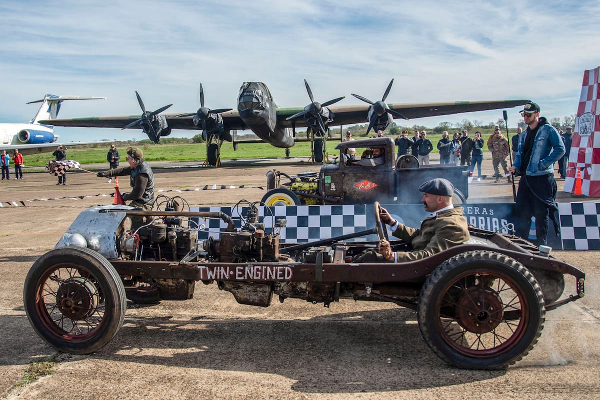 Autos originales y vestimentas de época, requisitos de Carreras Legendarias