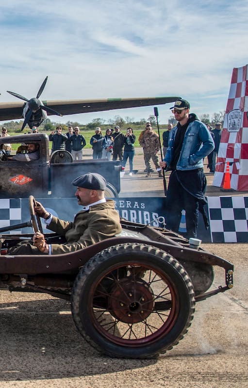 Autos originales y vestimentas de época, requisitos de Carreras Legendarias