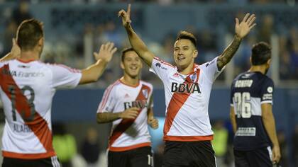 Auzqui festejó haciendo el número 7 con los dedos en honor a Rodrigo Mora