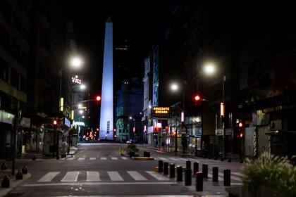 Avenida Corrientes, el emblema de actividad teatral porteña en su año más oscuro