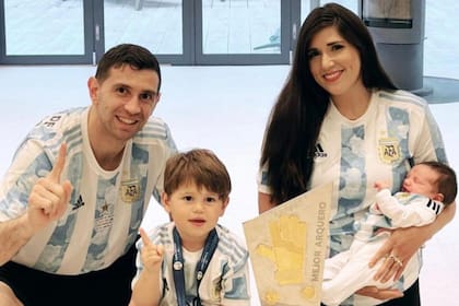 Ava, la hija menor de Dibu Martínez, nació durante la Copa América 2021