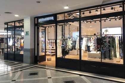Avance de firmas de moda extranjeras. Algunas que llegan por primera vez, otras que vuelven y las que están por llegar; Zadig Voltaire tiene su espacio en Alcorta Shopping