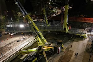 Cerrarán durante 24 horas ambas manos para el montaje de una nueva pasarela peatonal