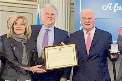 Avelino Porto, homenaje en el Salón Dorado