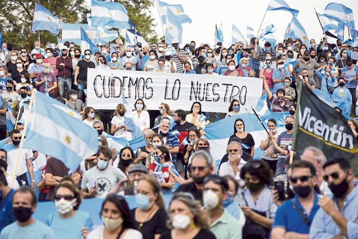 Avellaneda, movilizada. Unas 10.000 personas se concentraron ayer en Avellaneda, el punto central de la protesta por la expropiación de Vicentin. Hubo allí productores y dirigentes agropecuarios, pero también mucha gente que se opone a la expropiación y que dejó al Gobierno un mensaje contrario a cu