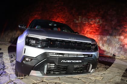 Avenger combina un motor de combustión con un sistema eléctrico de bajo voltaje