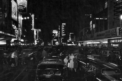 Una vista de la avenida Corrientes en 1957